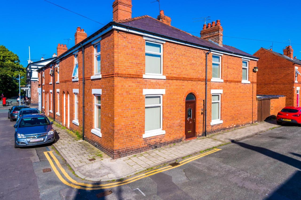 Spacious 3-Bed House In Chester By 53 Degrees Property, Ideal For Families & Professionals, Free Parking - Sleeps 7 외부 사진